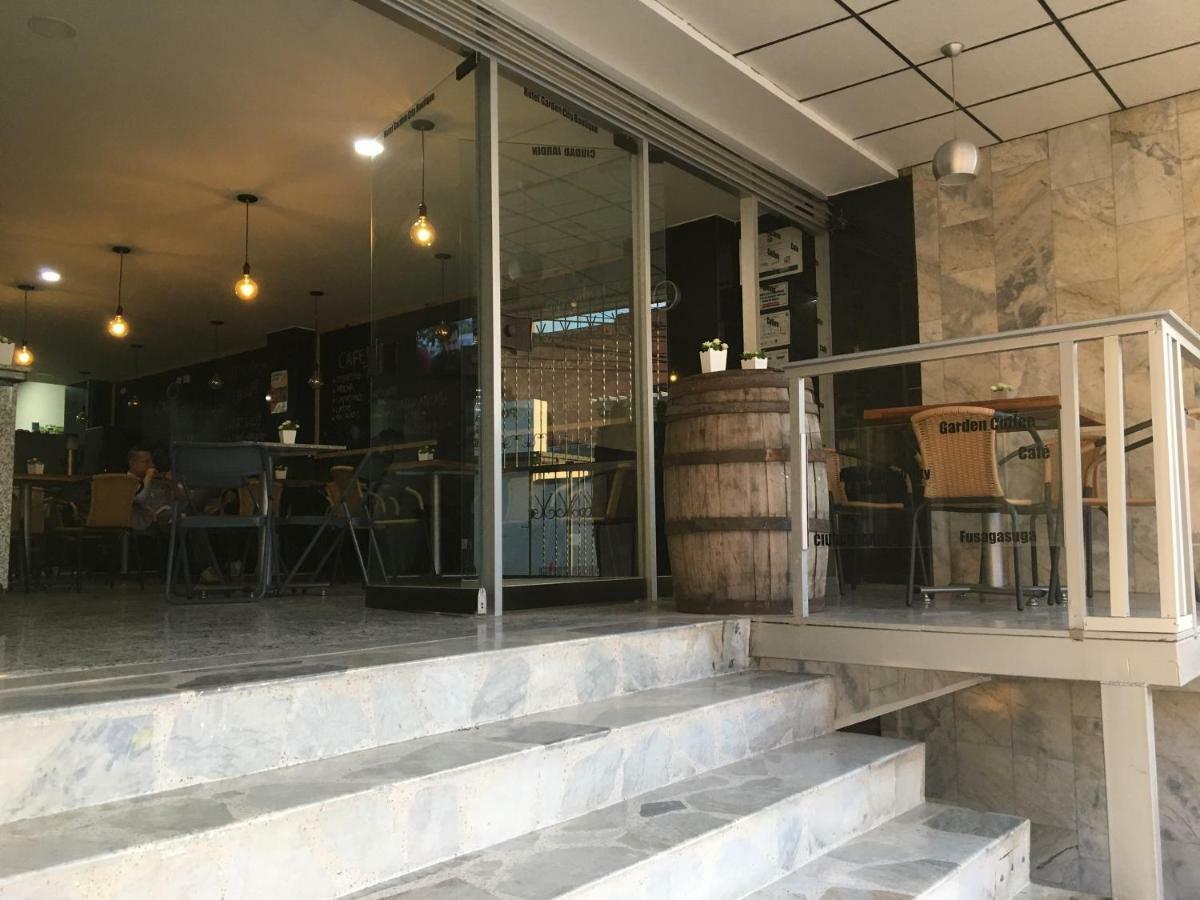 Hotel Garden City Boutique Фусагасуга Экстерьер фото